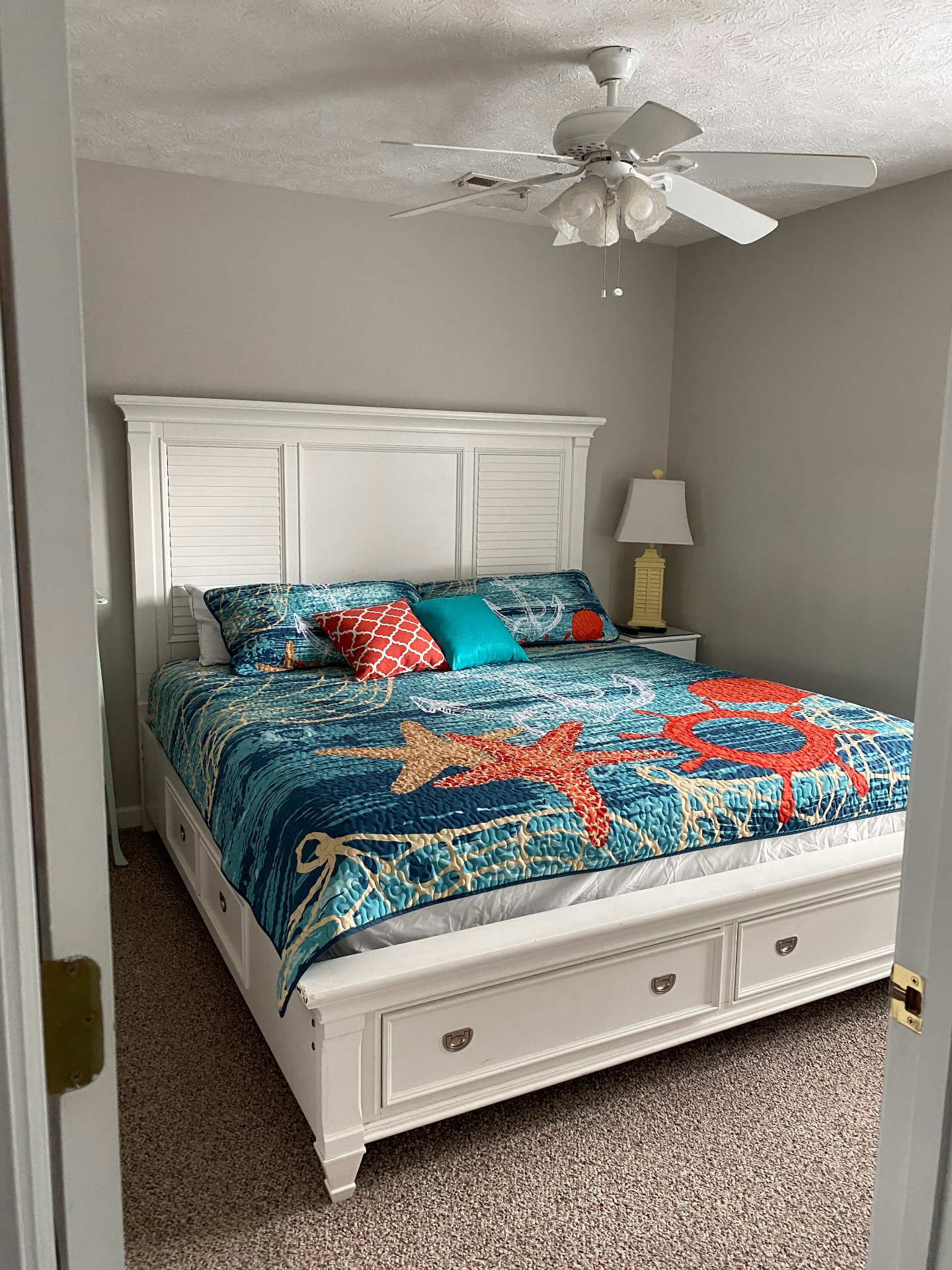 King bedroom with starfish bedding